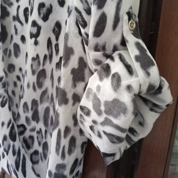 Gianni Bini faux wrap Animal print top Blouse sz M,  /B9 - Picture 4 of 6